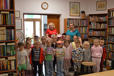 Skrzaty w bibliotece